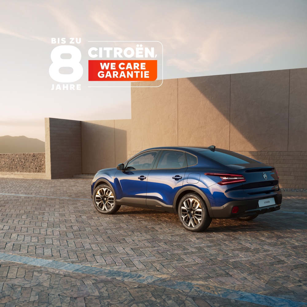 Dreiviertel-Frontansicht des Citroën C4 X zeigt modernes Fastback-Design für selbstbewusstes, effizientes und erschwingliches Fahren.