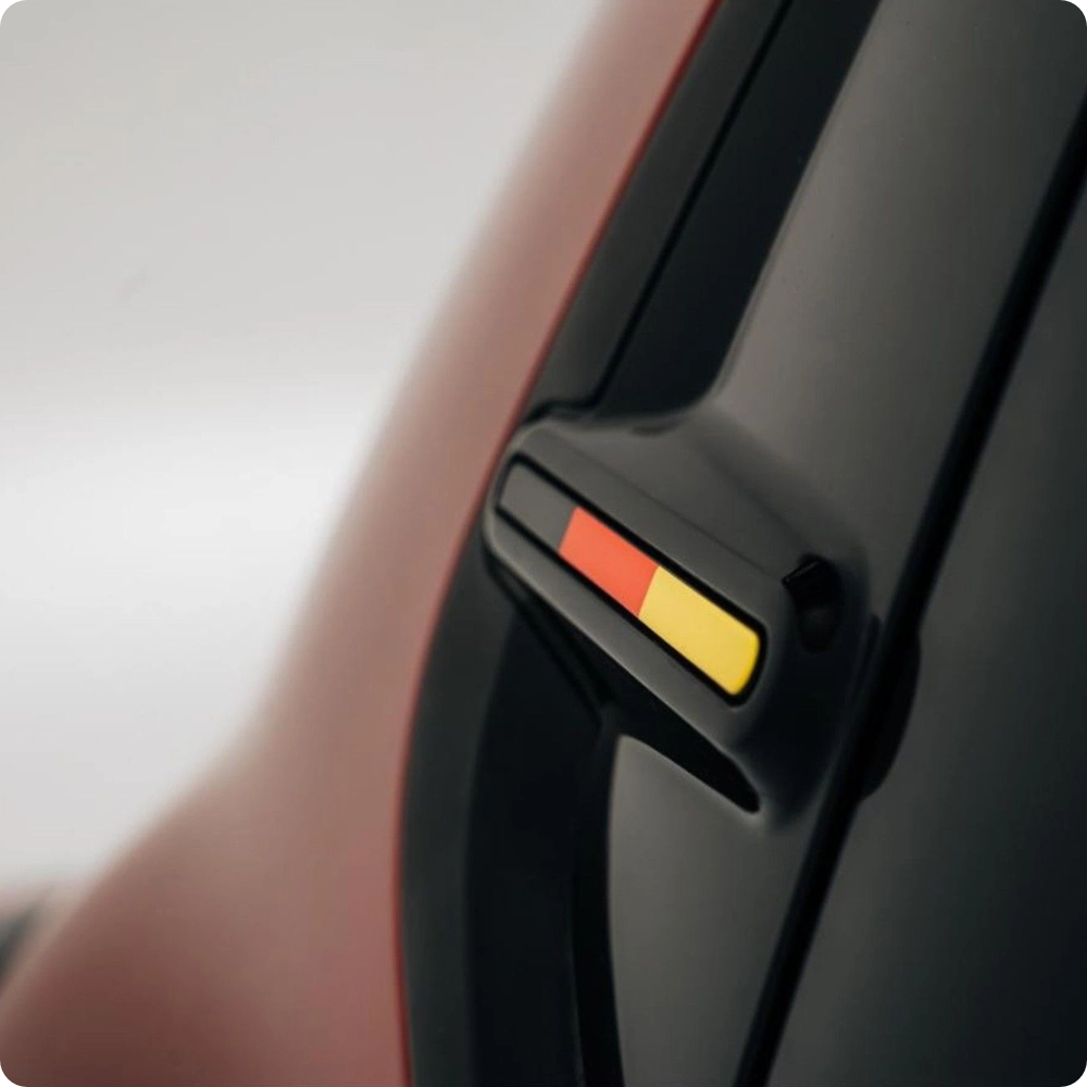 Nahaufnahme eines Citroën ë-C3 Van Color Clip Außendetails, das das anpassbare Designelement und das markante Marken-Styling hervorhebt.