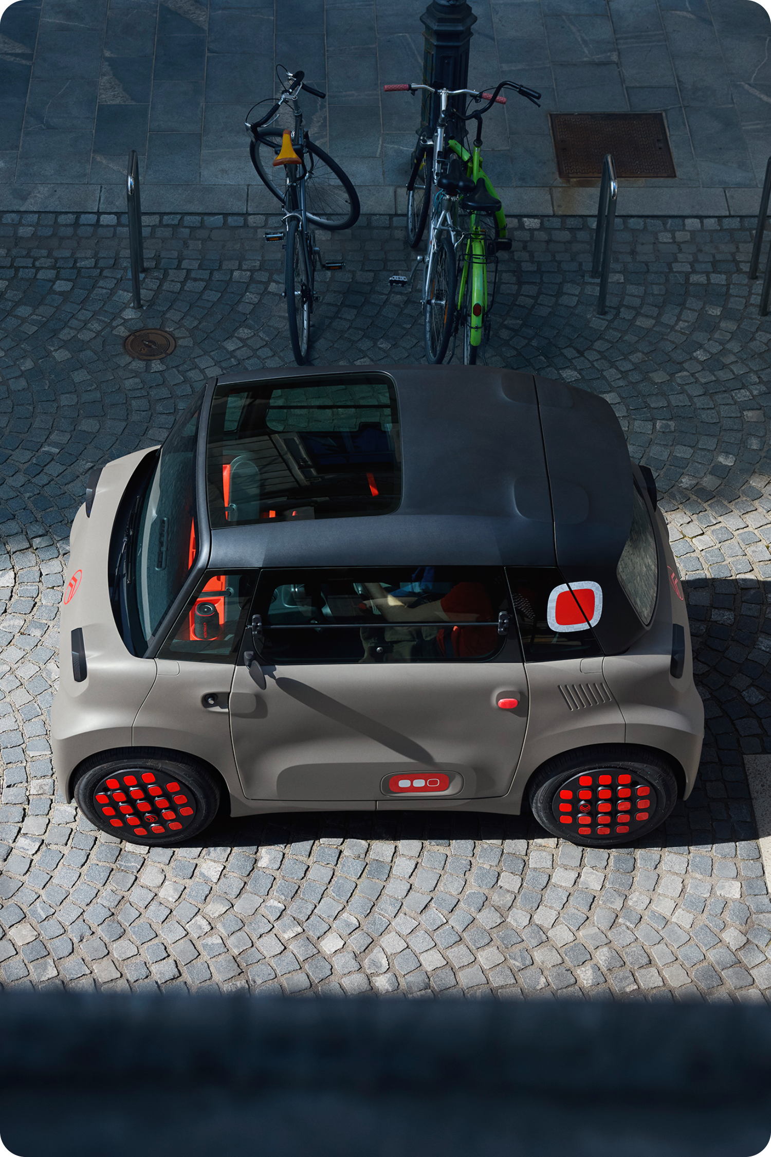 Top street view Citroën Ami shows compact safe reliable electric design offering innovative urban mobility freedom