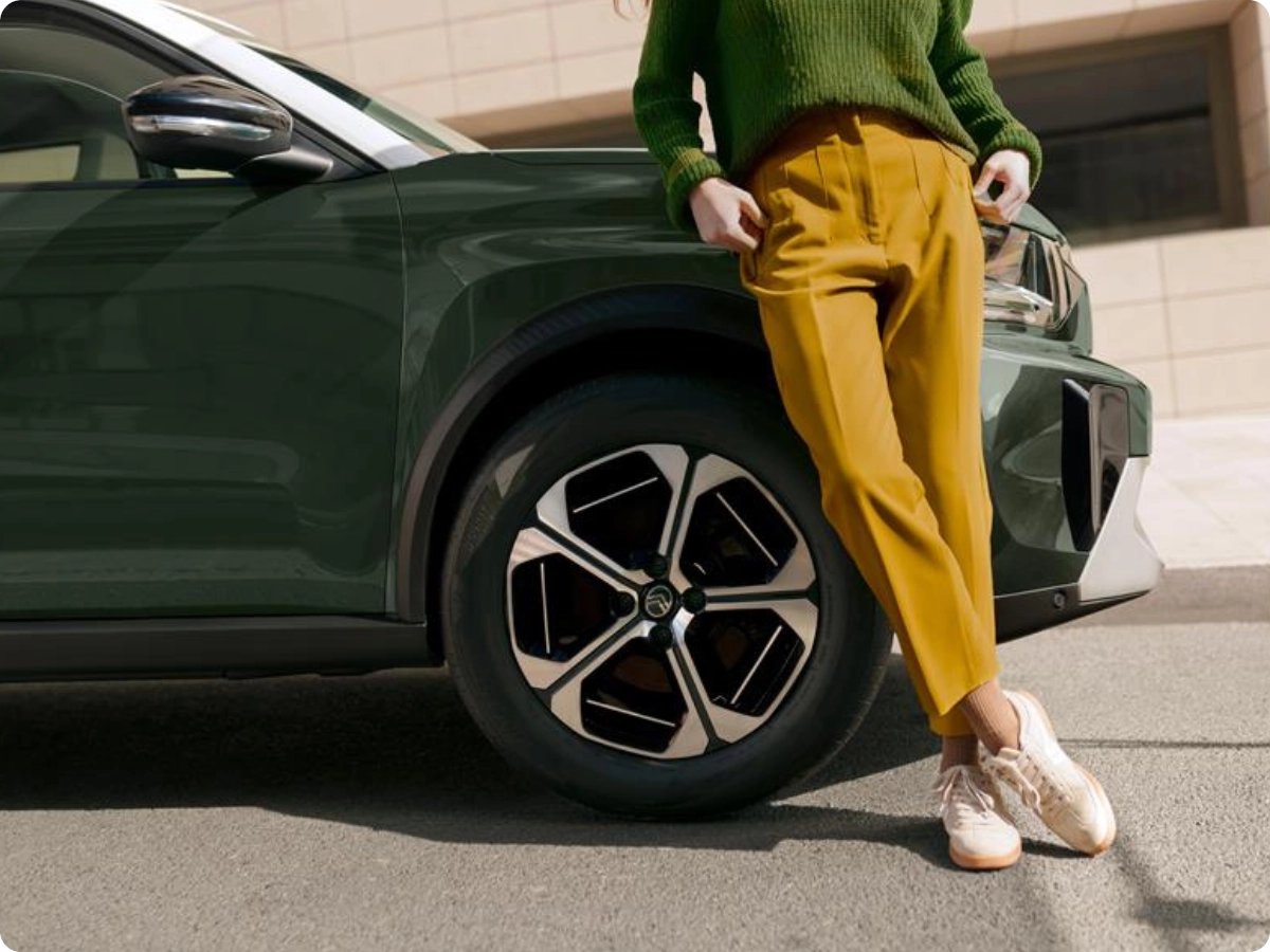 Close‑up wheel view of Citroën ë‑C3 Aircross electric SUV illustrating trade‑in service for quick, convenient and affordable mobility.