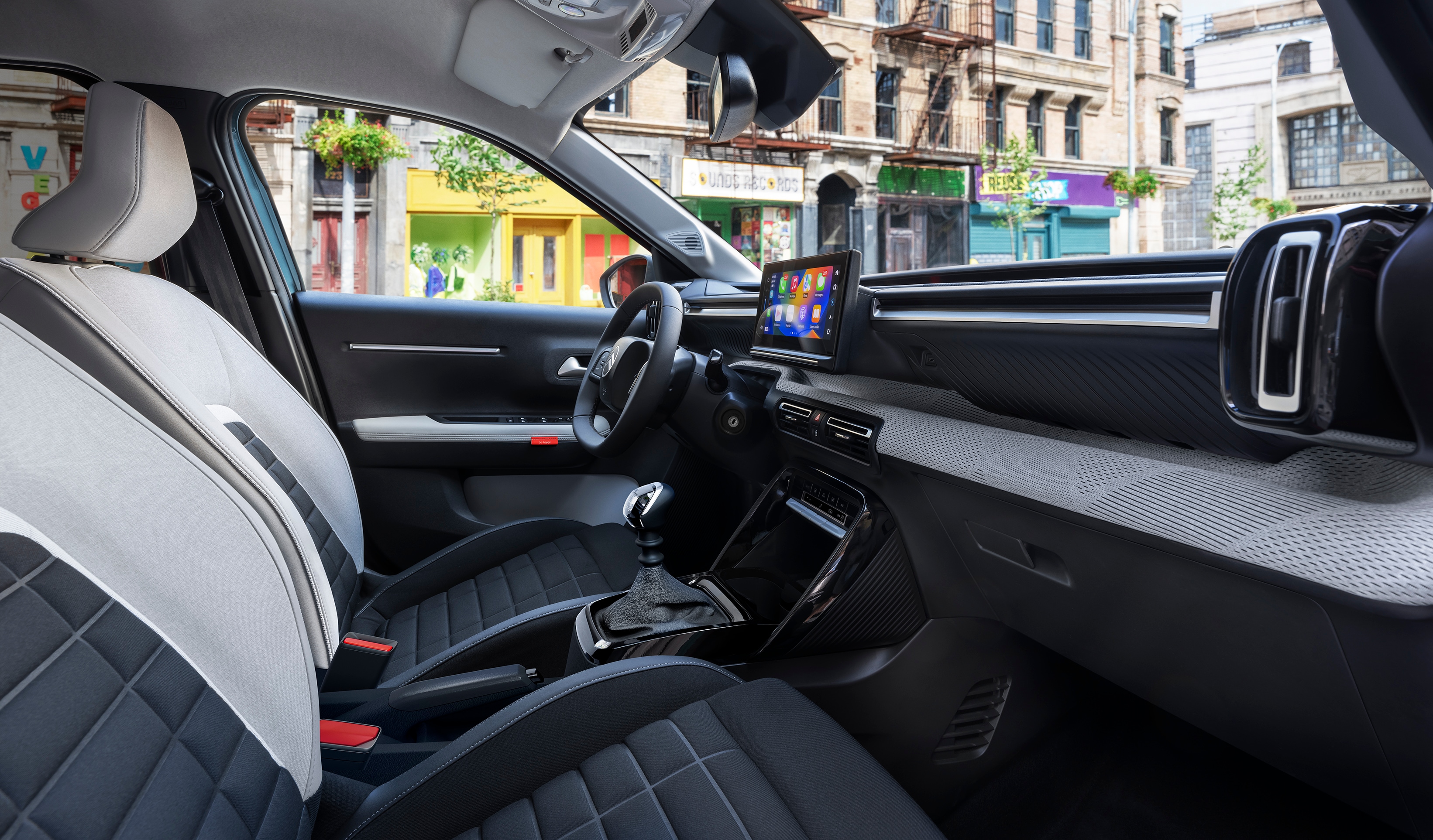 Interior cockpit view of Citroën ë‑C3 electric SUV zeigt modernes Armaturenbrett-Design für intuitives, komfortables und erschwingliches Stadtfahren.