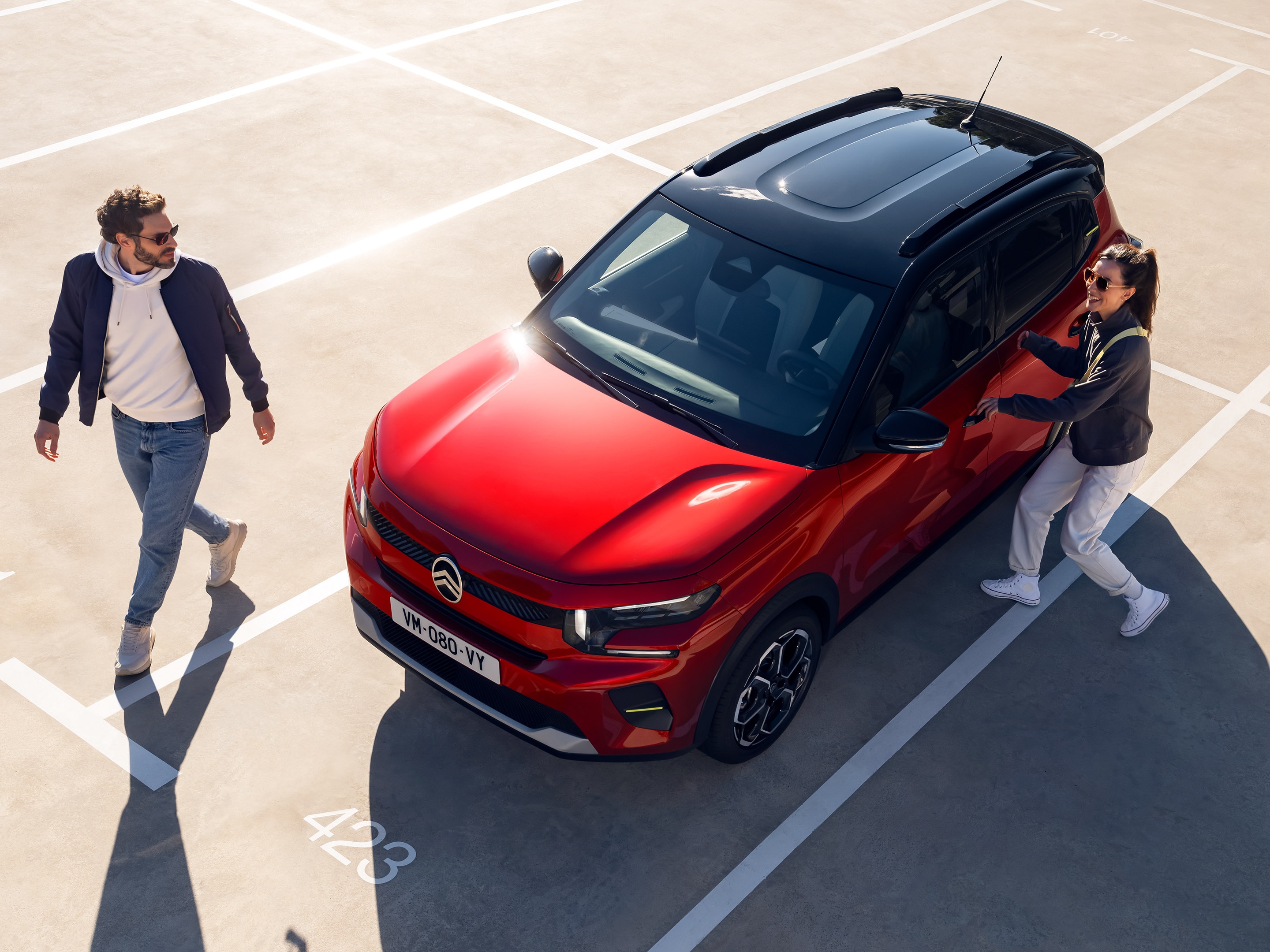 Draufsicht auf den Citroën ë-C3 Elektro-SUV zeigt kompakte Wendigkeit für praktische, erschwingliche urbane Alltagsmobilität.