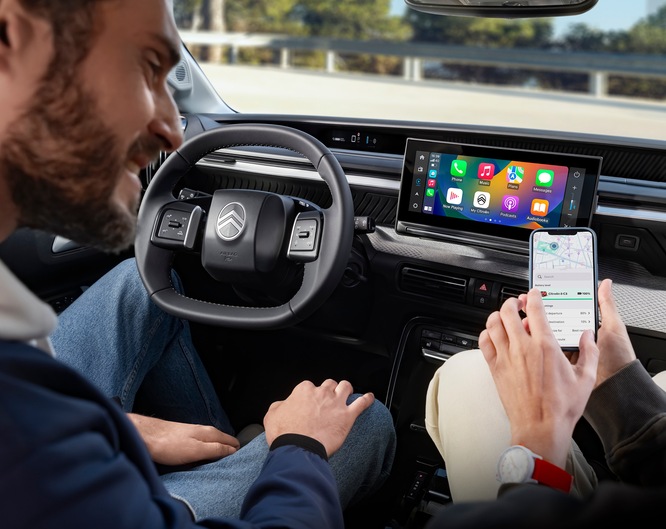 Innenraumansicht des Citroën ë-C3 Elektro-SUV präsentiert vernetztes Infotainment for intuitive, comfortable and affordable everyday urban mobility.