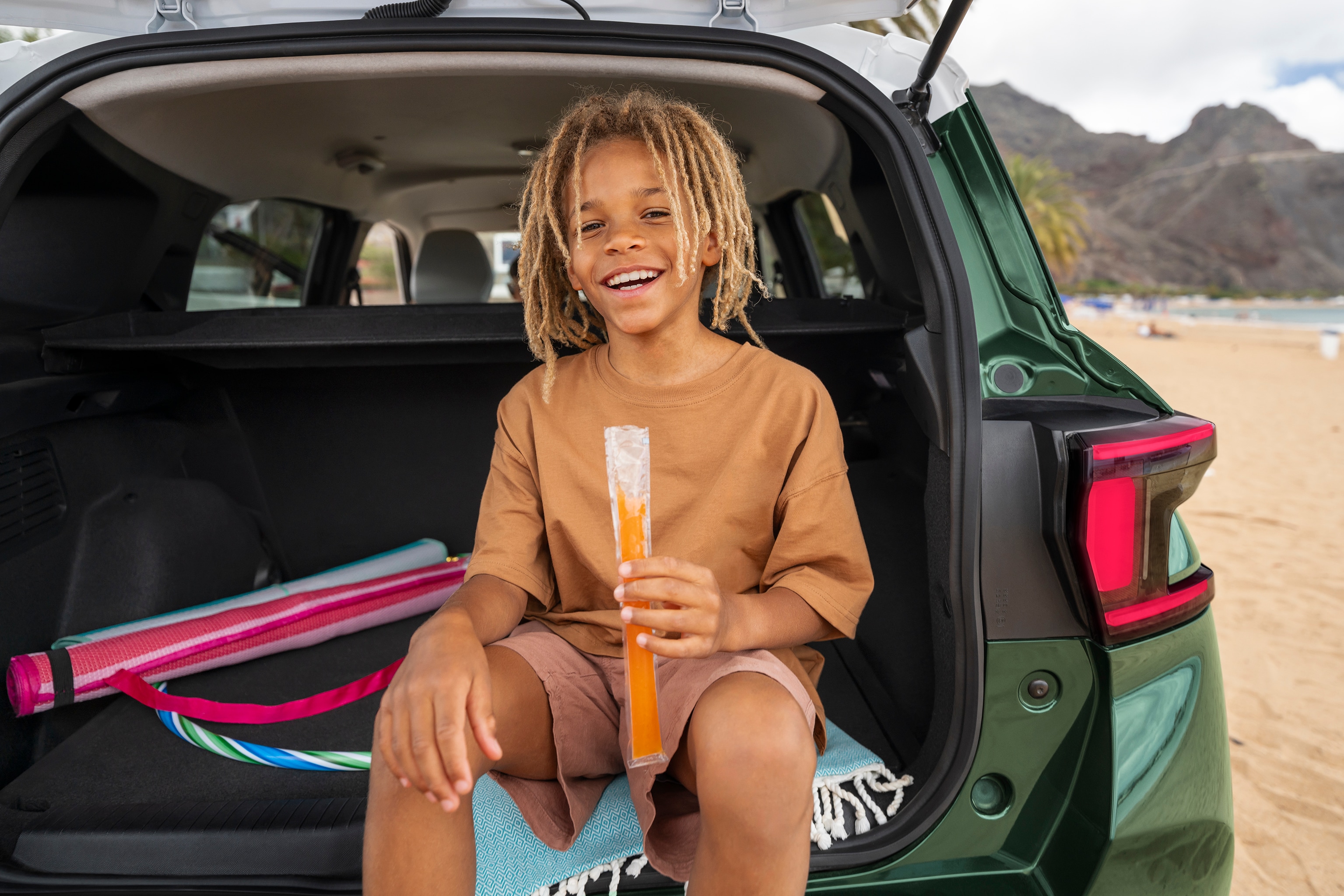 Hintere Kofferraumansicht des Citroën C3 Aircross SUV zeigt geräumigen Ladebereich für vielseitige, praktische und erschwingliche familienfreundliche Mobilität.
