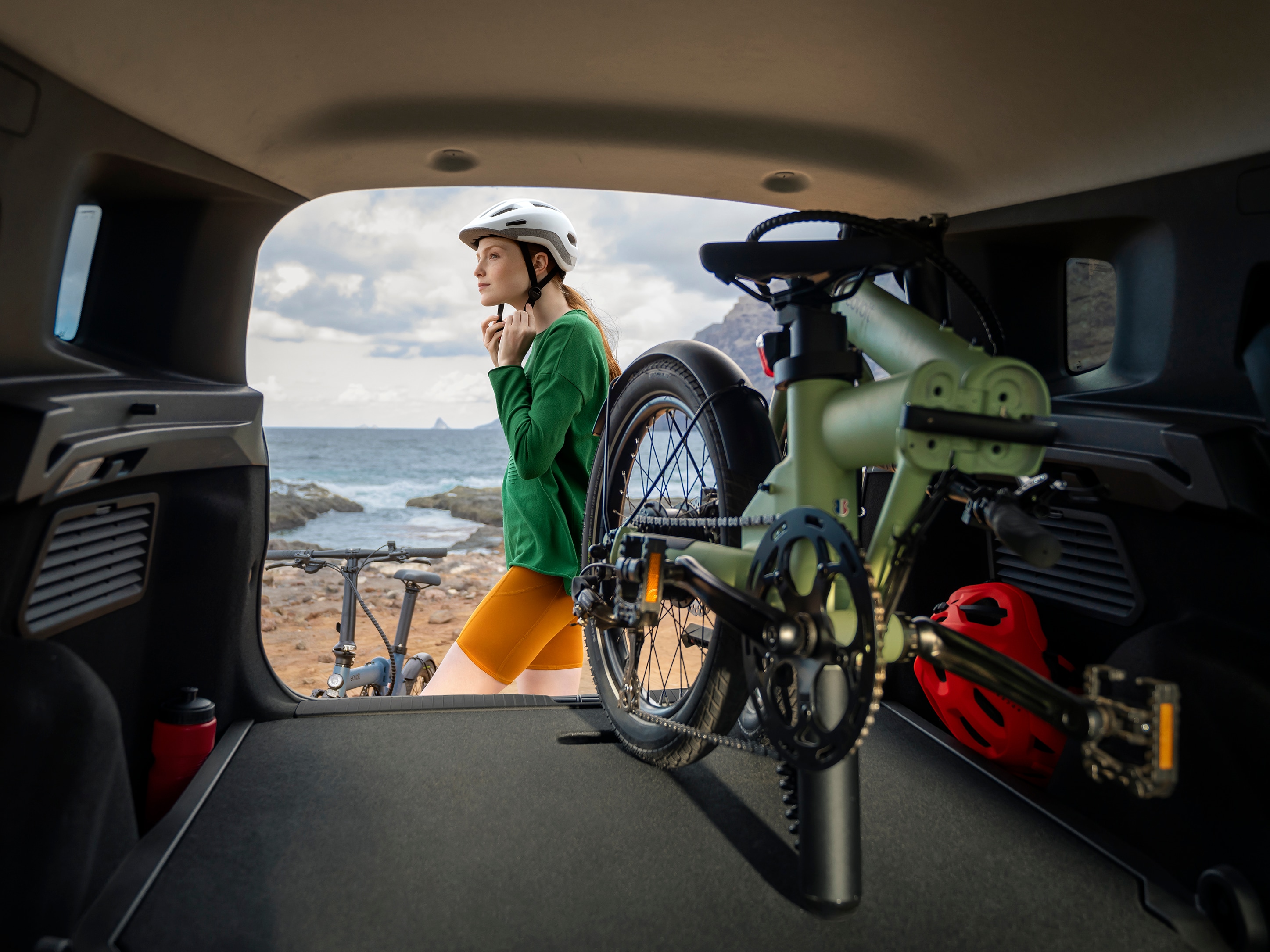 Hintere Kofferraumansicht des Citroën C3 Aircross SUV präsentiert großzügigen Gepäckraum für aktive, strandbereite und erschwingliche Alltagsmobilität.