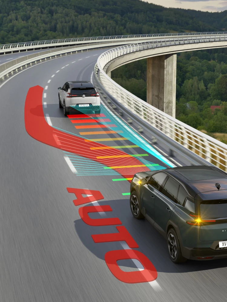 Dreiviertel-Heckansicht ë-C5 Aircross mit Drive Assist 2.0 verbessert Sicherheit, Technologie und selbstbewusstes teilautonomes Fahren