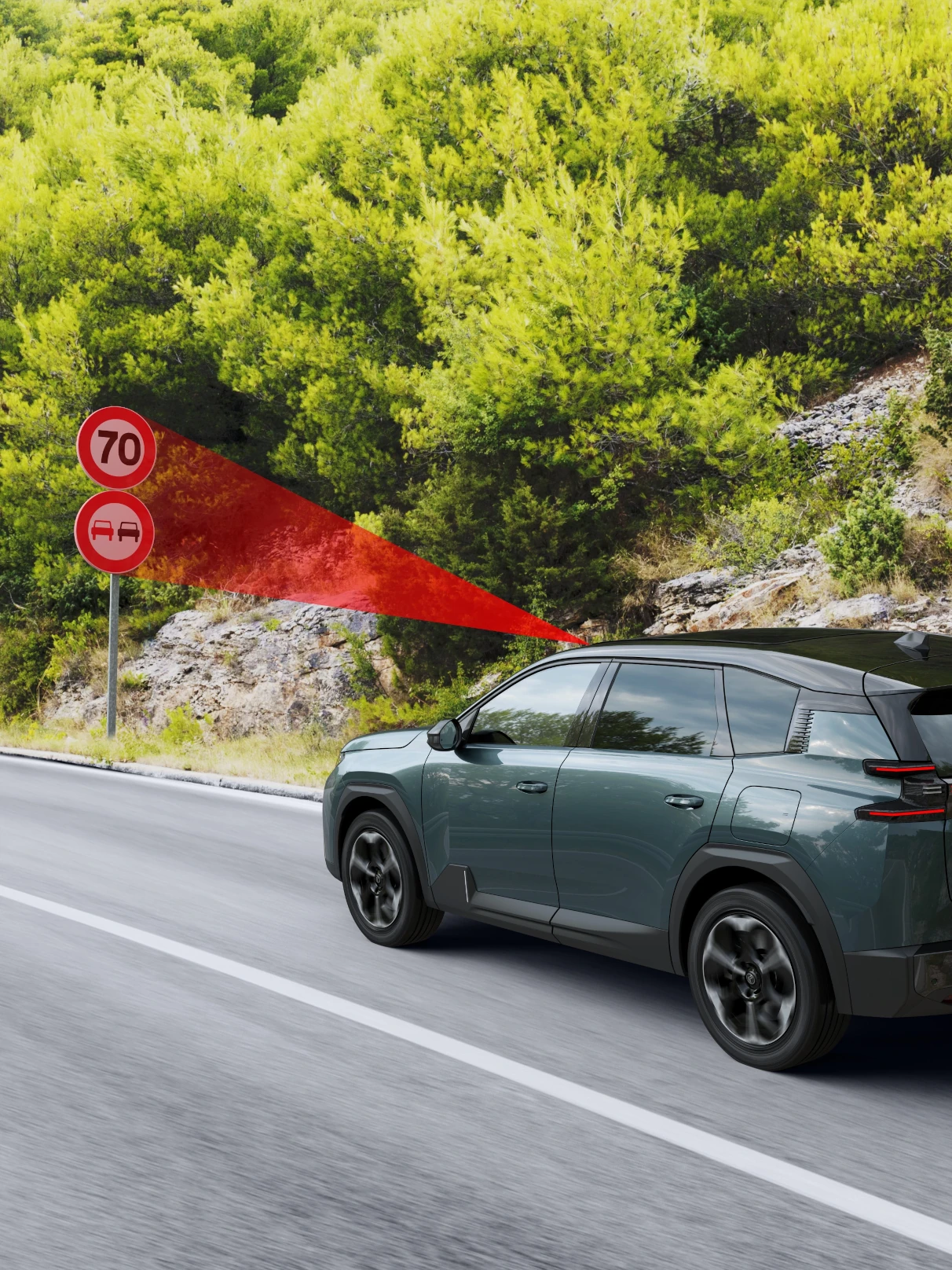 Seitenansicht ë-C5 Aircross mit erweiterter Verkehrszeichen- und Geschwindigkeitserkennung verbessert Sichtbarkeit, Sicherheit, Technologie und selbstbewusstes Fahren
