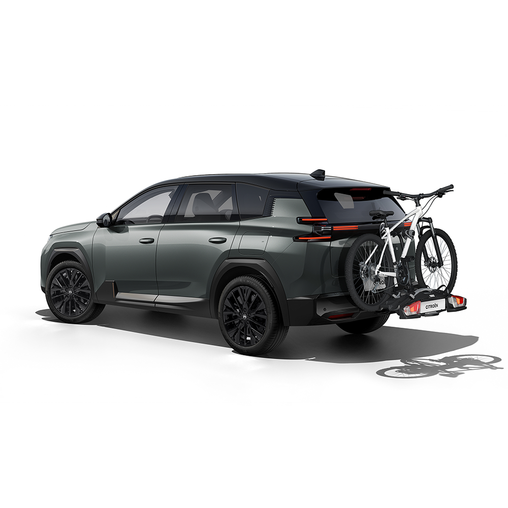 Dreiviertel-Heckansicht C5 Aircross mit Fahrradträger veranschaulicht praktischen Transport für Fahrräder und Outdoor-Ausflüge