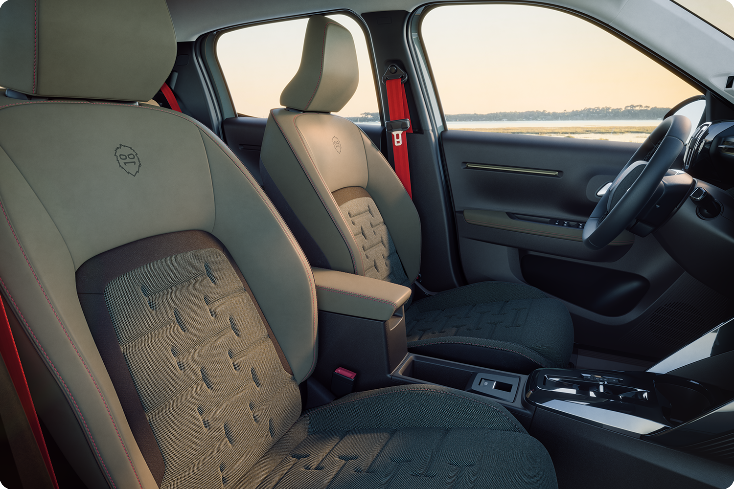 Nahaufnahme des Vorderrads des Citroën C3 Outdoor – robustes, vielseitiges und komfortables Design mit innovativem Styling für alltägliche Fahrten.